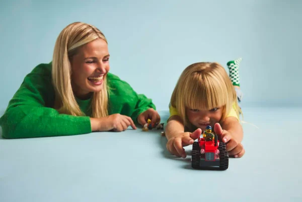 60461_Lifestyle_Cons_3_en-gb LEGO City 60461 Red Farm Tractor with Trailer & Sheep